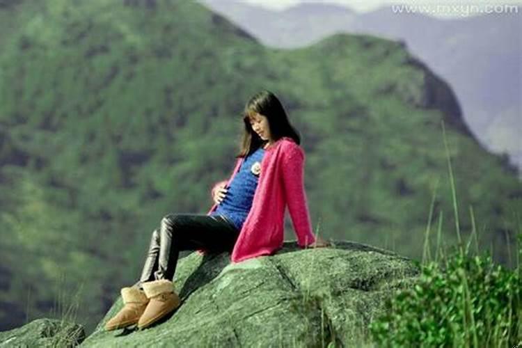 梦见有人抱我用她的肚子压我腰