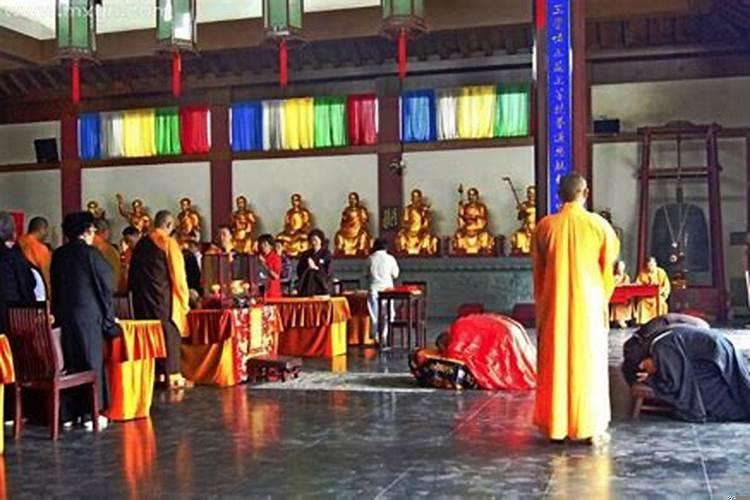 梦见在坟前做法事