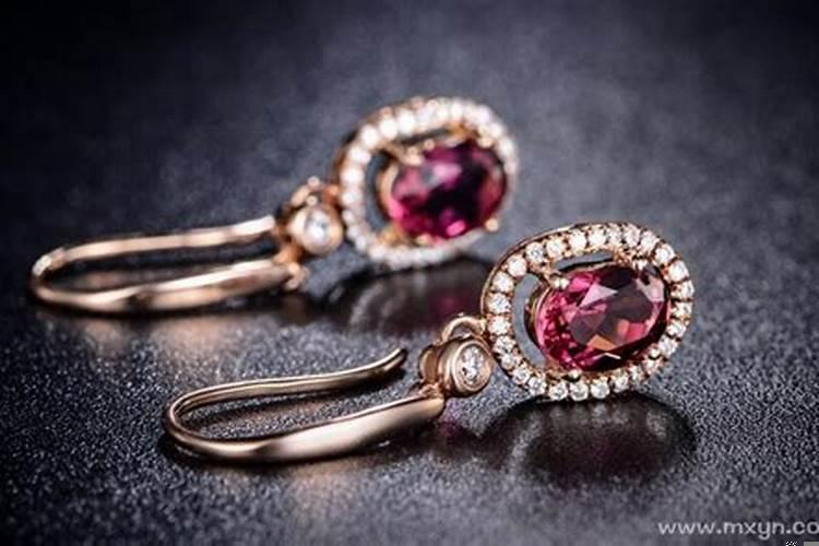 梦见耳环项链都丢了