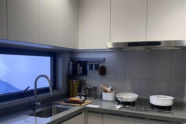 厨房门正对大门怎么化解