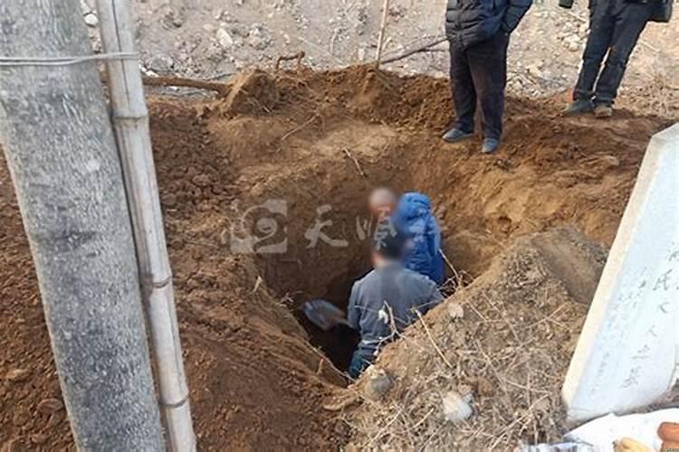 2025年的年历怎么做