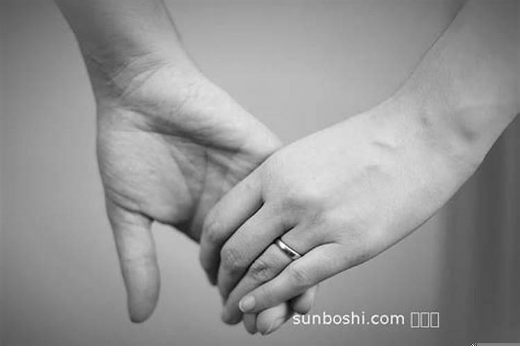 梦见和情人拉手走路