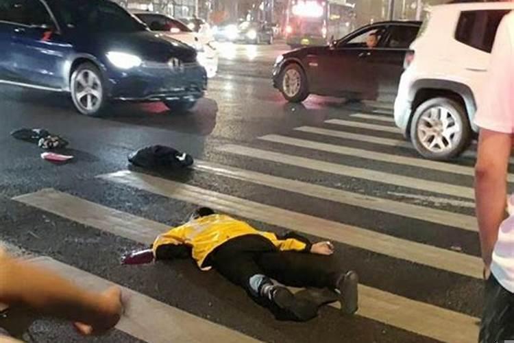 梦见车祸好多血是什么意思