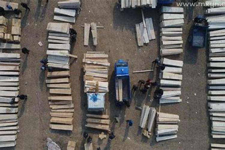 梦见我爸做棺材