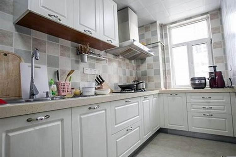 大门对着厨房窗户风水好吗