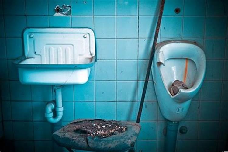 梦到厕所很脏有什么预兆吗