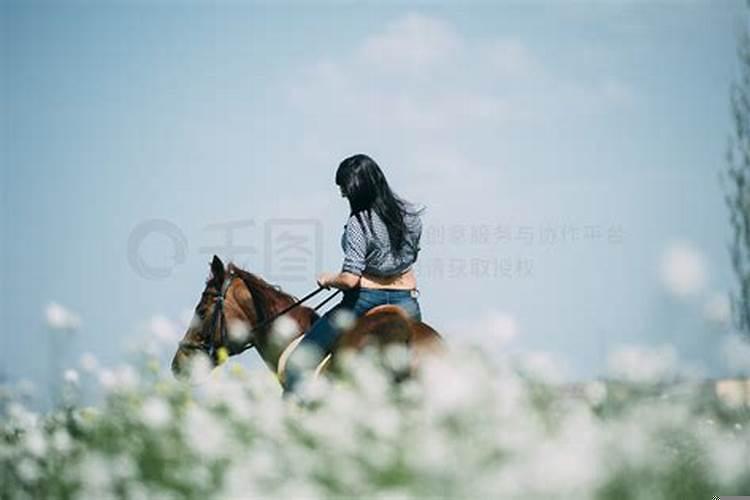 梦里有马的意思