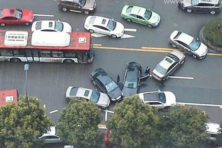 梦见小孩拉屎弄自己一身