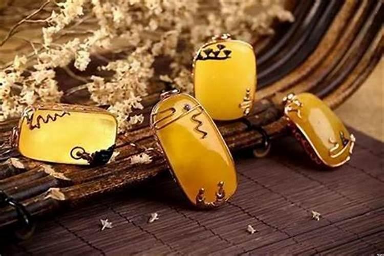 2021年属虎的人适合佩戴什么