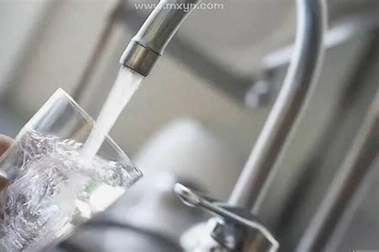 梦见水源源不断流出来