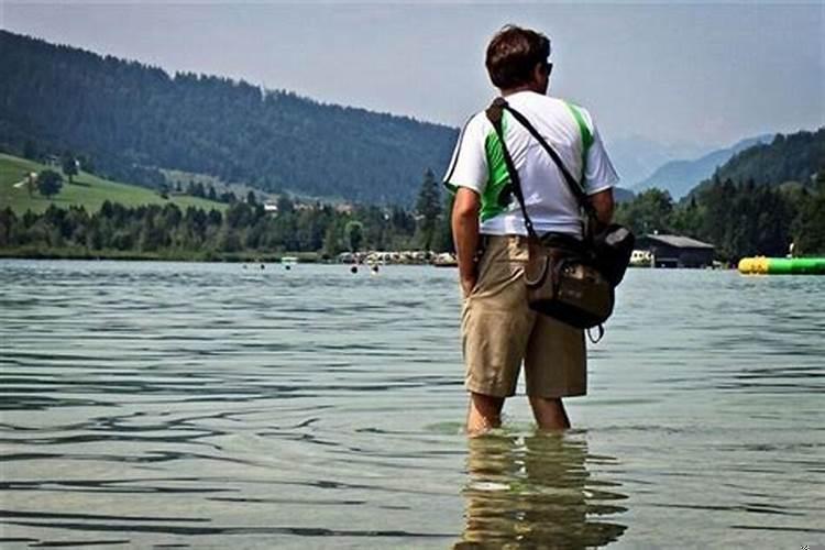 梦到自己趟水啥意思