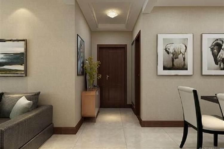 家里一进门对面摆放什么好