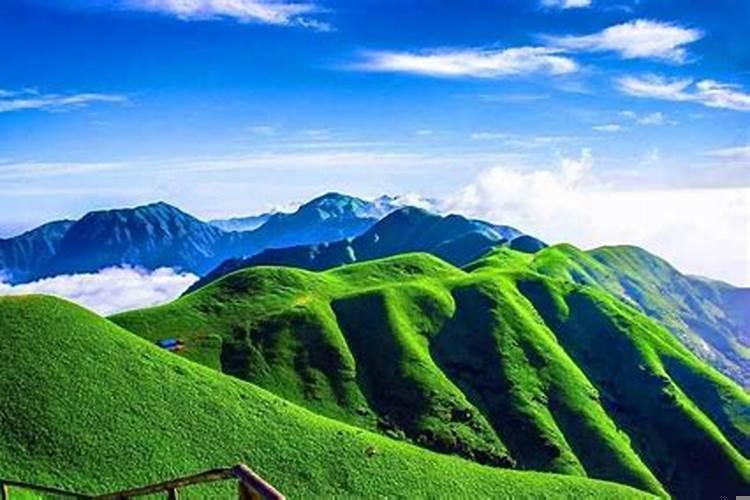 梦见很高的大山是啥寓意