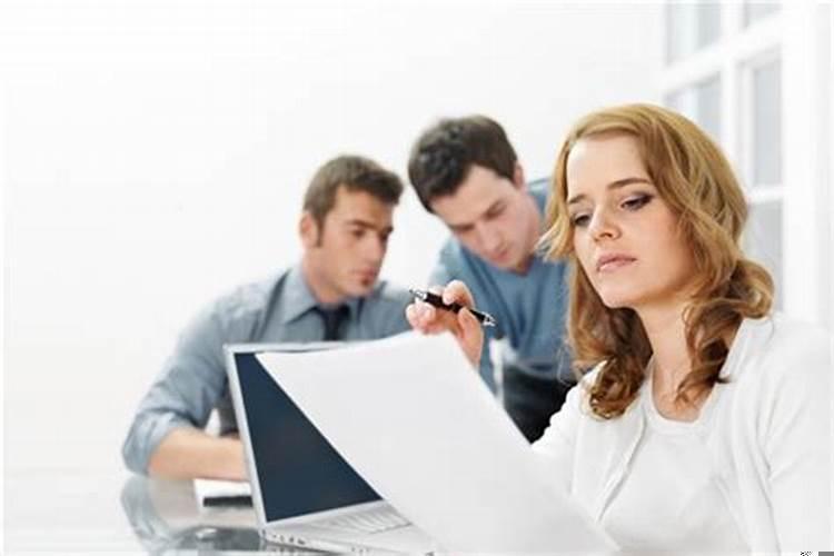 女人梦见自己在上班不顺