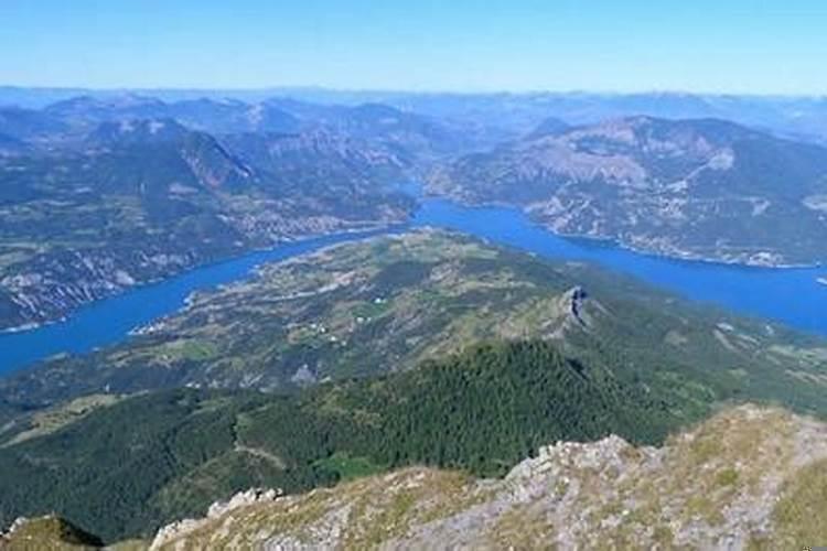 梦见很高的大山是啥寓意