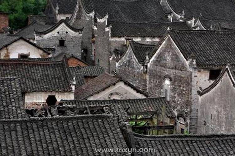 做梦在房顶上是什么意思?