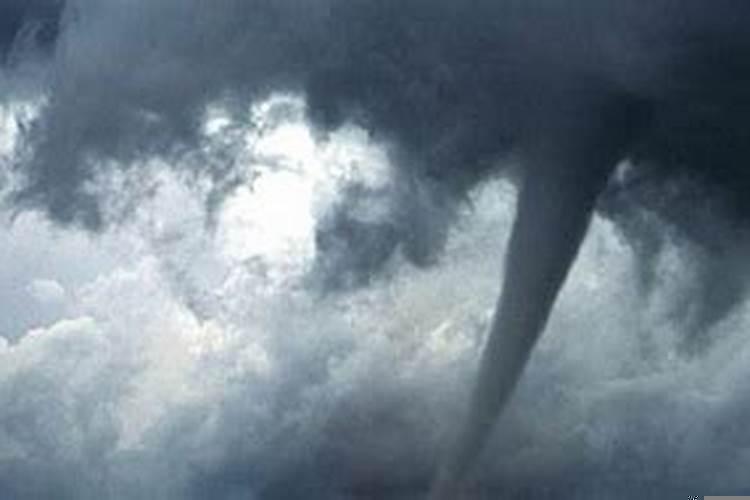 做梦梦到被龙卷风卷走