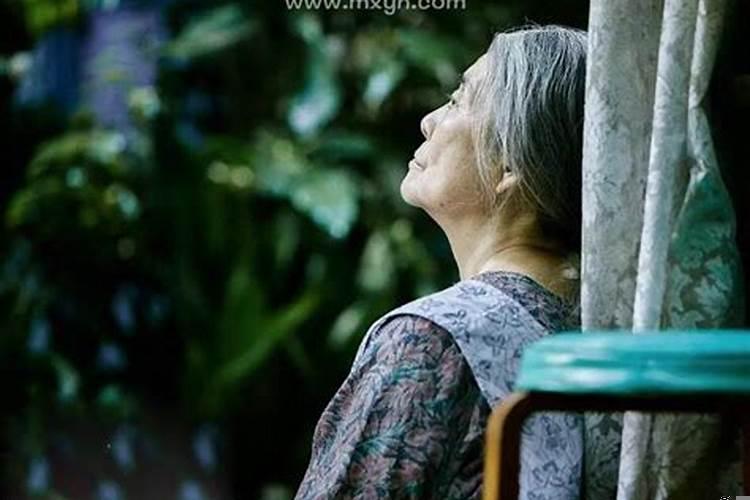 孕妇梦见死去的奶奶什么意思