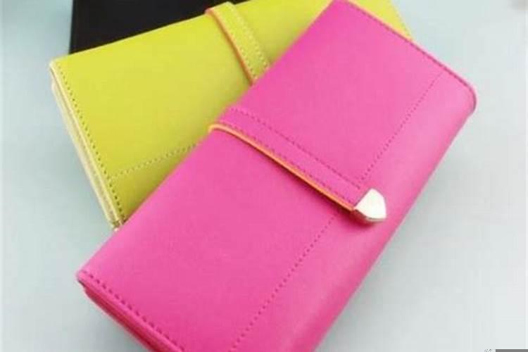 女生买什么颜色钱包聚财