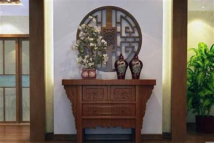 进门对面墙上摆放什么好