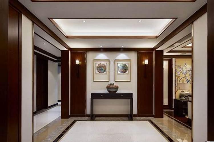 进门对面墙上摆放什么好