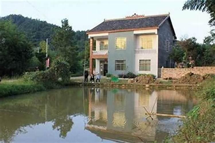 屋前有坟屋后有坟这风水好吗