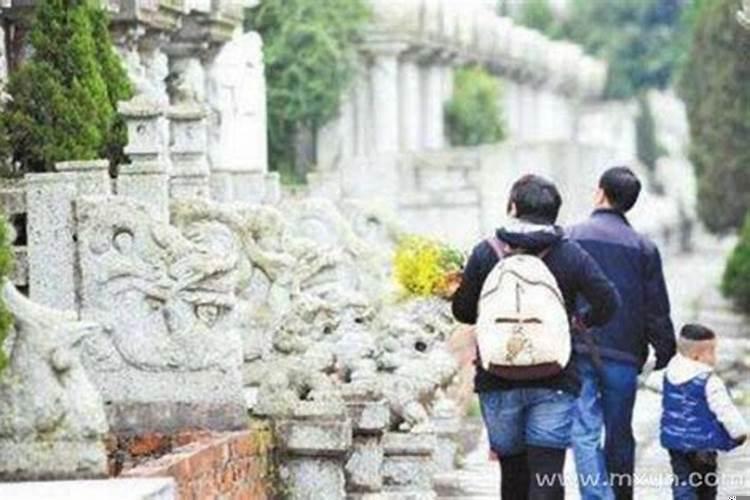 做梦梦见上坟放鞭炮