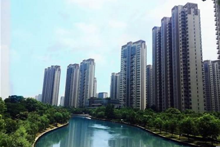 楼房后面是一条河，风水咋样