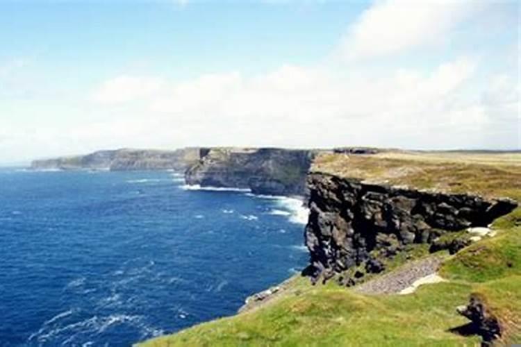 属蛇男农历八月出生婚姻