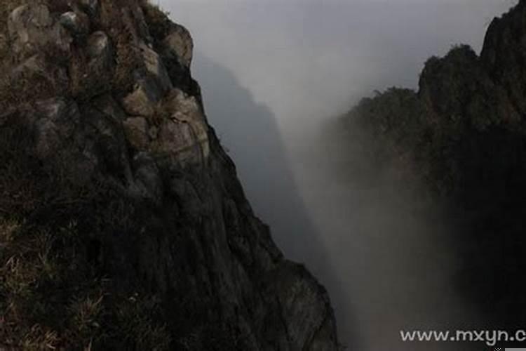 梦见掉进深渊是什么预兆