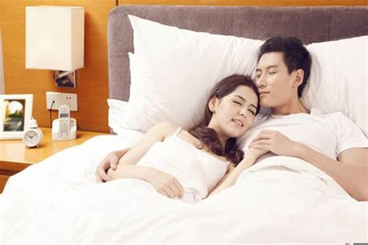 梦见前男友躺在我怀里睡觉