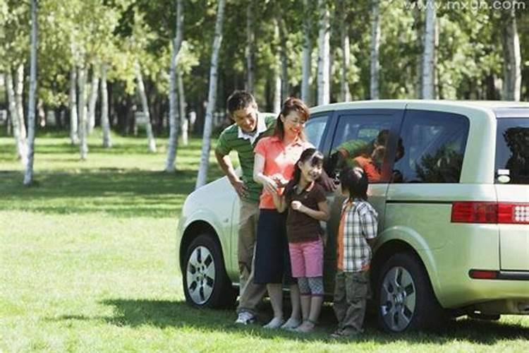 梦见和家人一起出去玩的很开心