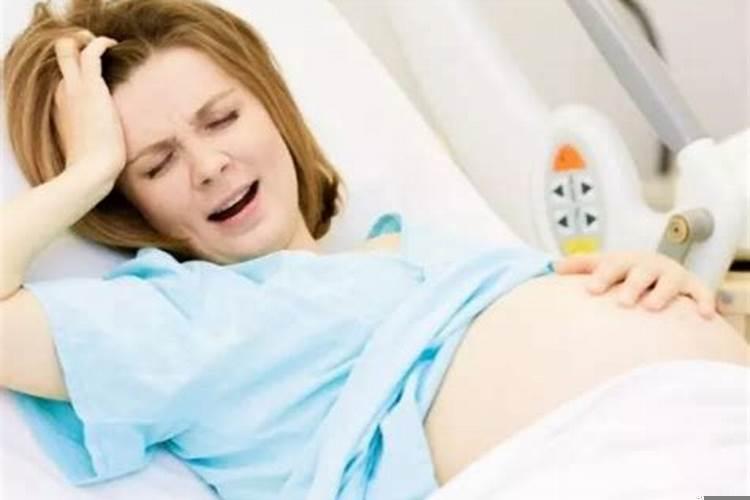 梦见和别人在水库里游泳什么意思