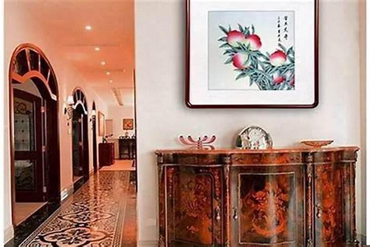 大门后面挂什么招财