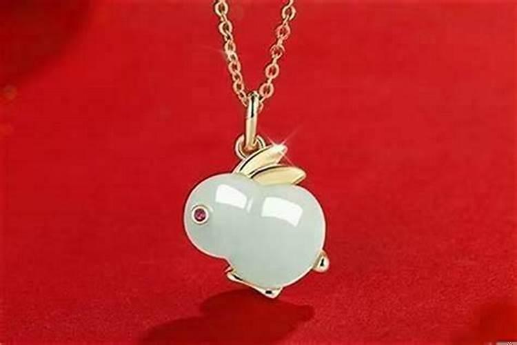 1987年女兔佩戴什么比较好