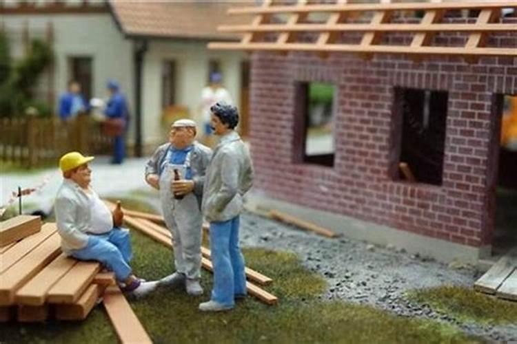 梦见在大田地里建房子,又拆了房子