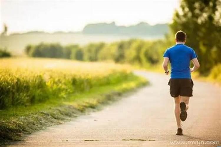 梦里想跑步却跑不动