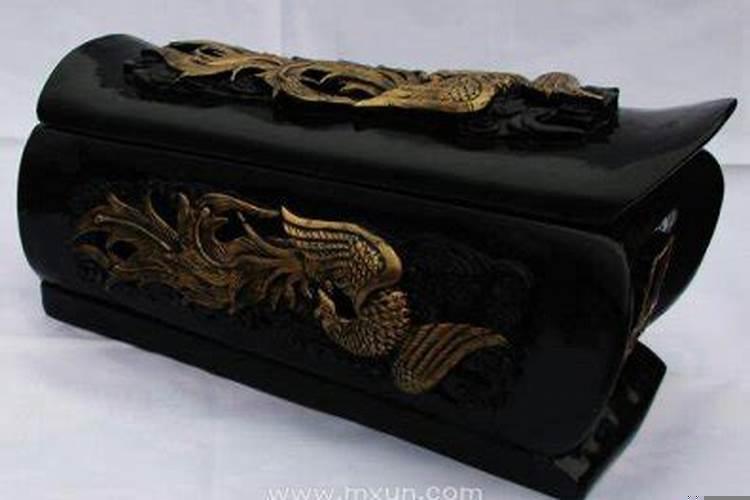 梦见棺材是黑色的