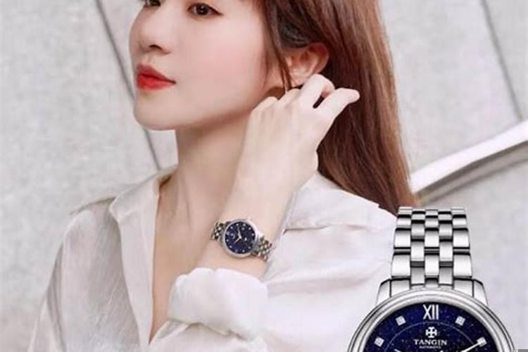 女士招财戴什么