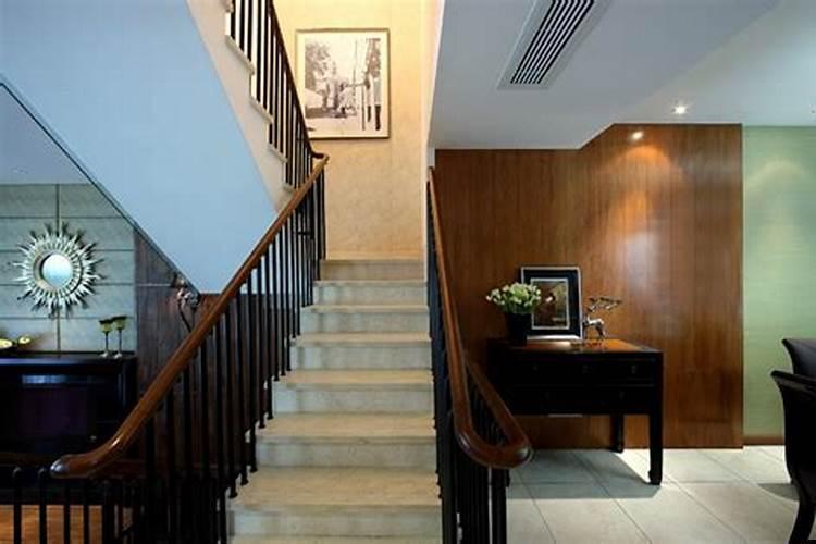 风水大门对楼梯怎么解