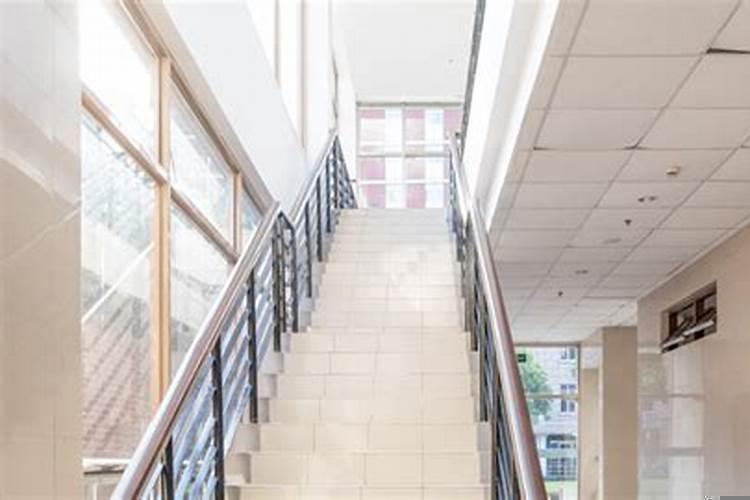 梦见上楼梯是什么兆头