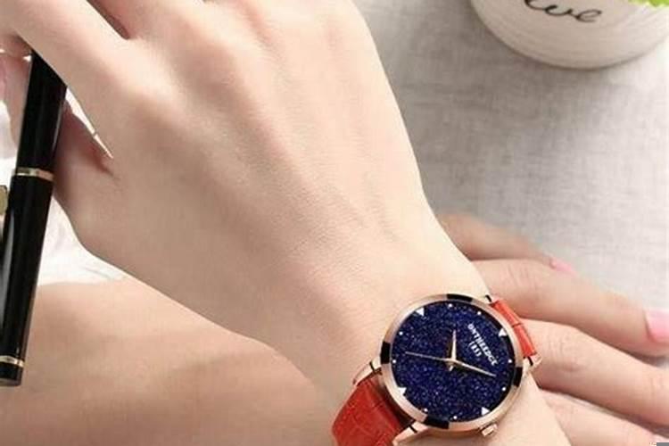 女士招财戴什么