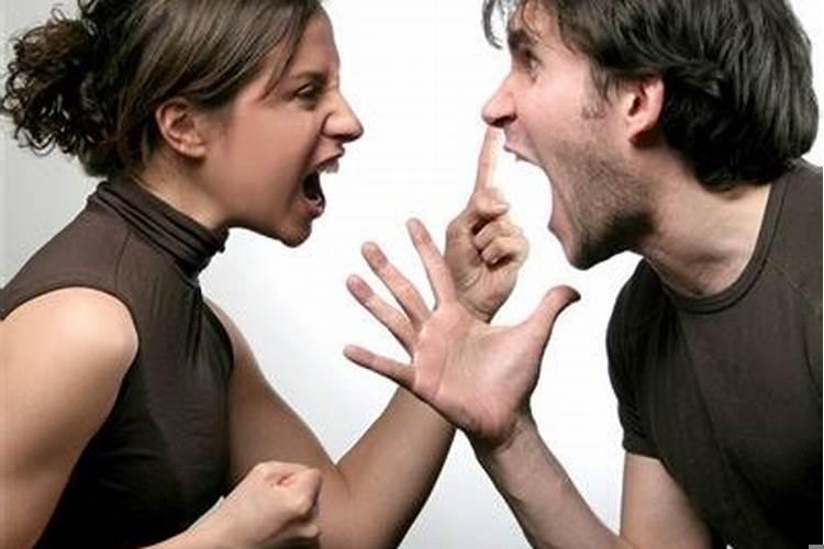 梦见陌生男人对我有爱慕之情还说我飘