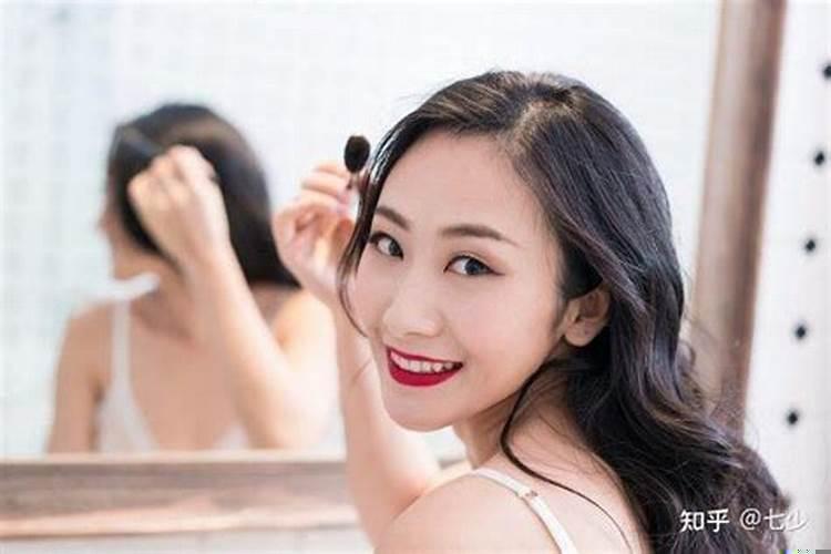 已婚女人梦见分手的情人来找她