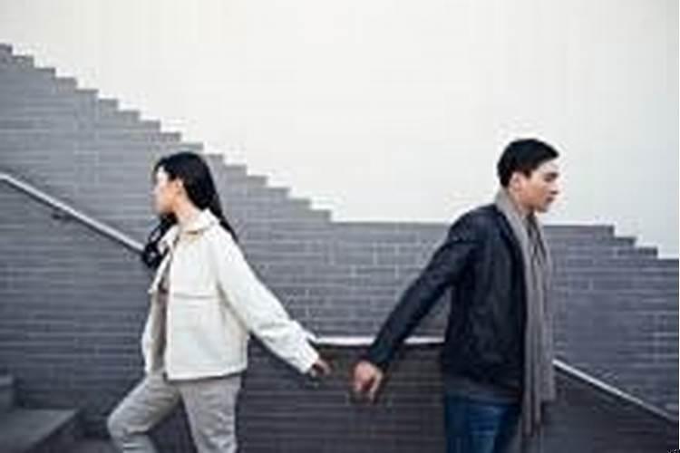 已婚女人梦见分手的情人来找她