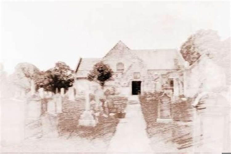 做梦梦见坟地墓碑倒在水中了