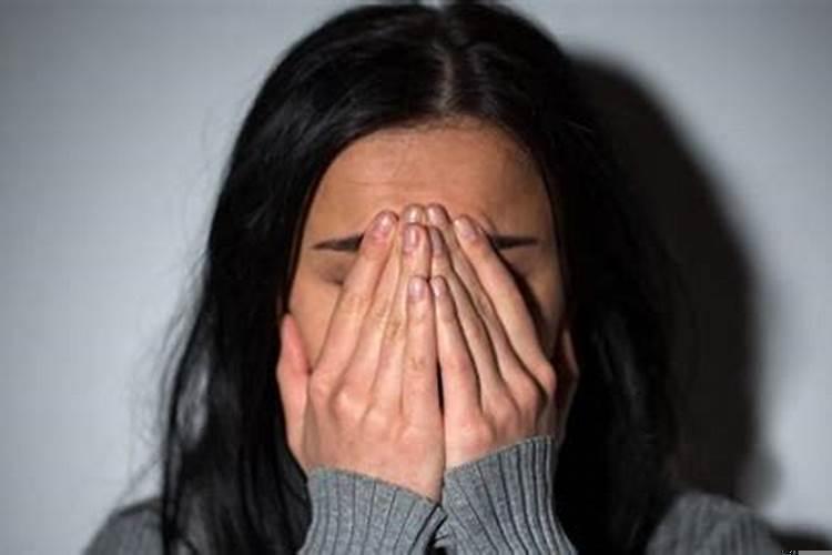 已婚女人梦见别人哭是什么意思