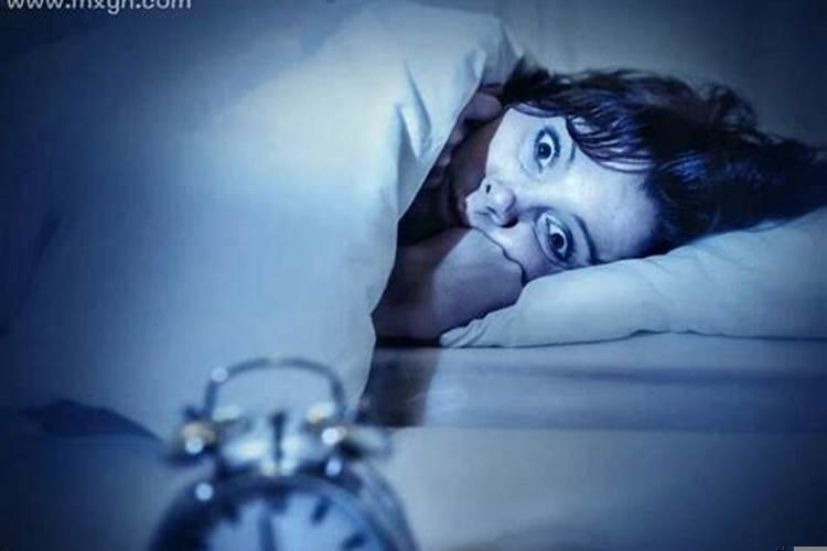 梦见坟墓棺材死人