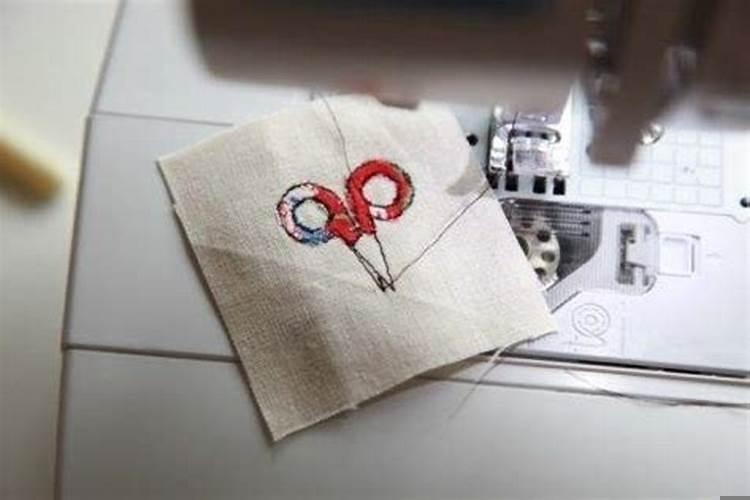 女人枕头下放什么招财