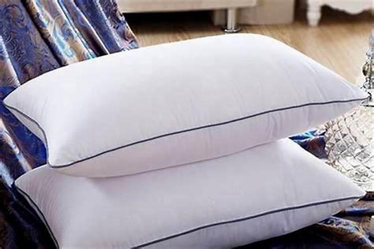 女人枕头下放什么招财